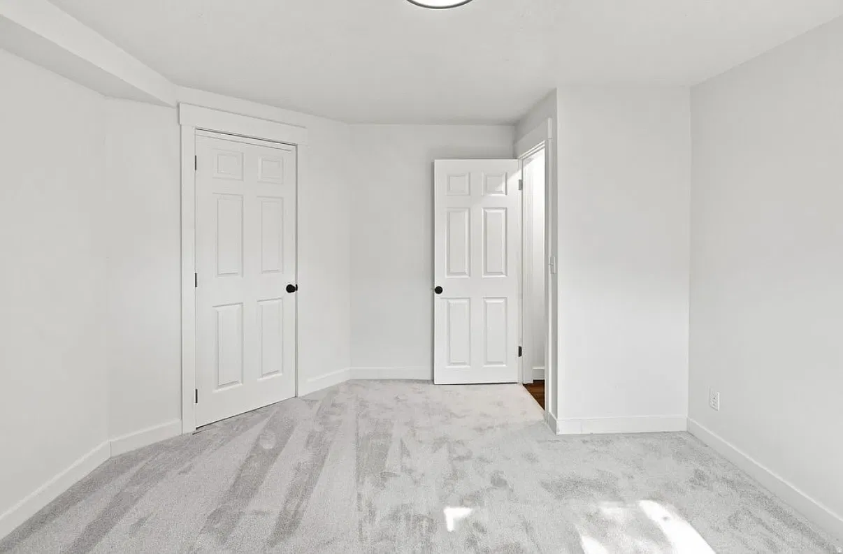 3 bed, 1300 sqft, $2,000 — Photo 3