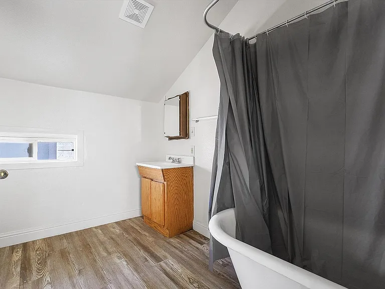 1431 Linden St #B — Photo 12