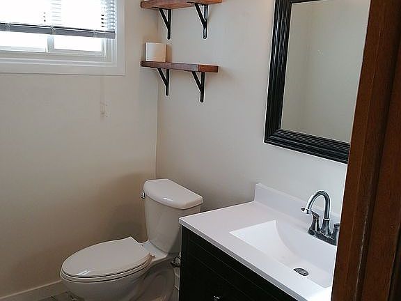 2nd image of 1584 Pacific St