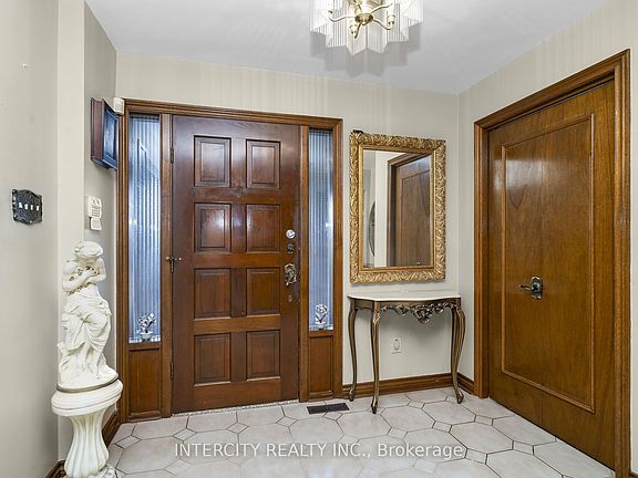 4th image of 72 Chiswick Ave