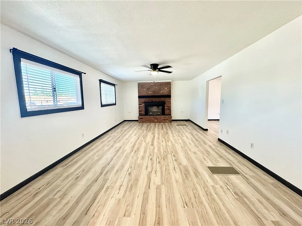 3 bed, 2.0 bath, 1611 sqft, $1,600 — Photo 3
