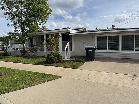 3rd image of 1040 W Acacia Ave