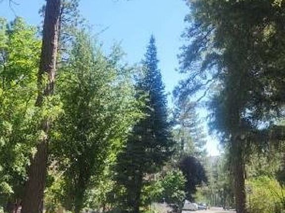 Exterior Neighborhood (street photo)