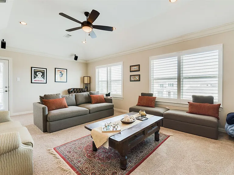 1826 Jade Hollow Ln — Photo 24