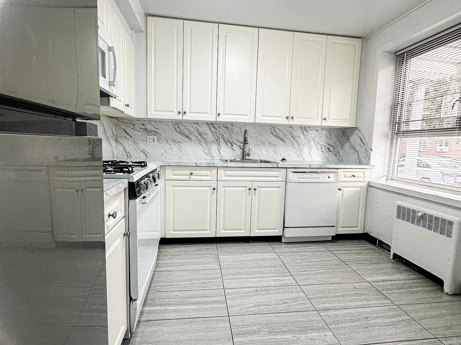 3 bed, 1.5 bath, 1200 sqft, $3,500 — Photo 3