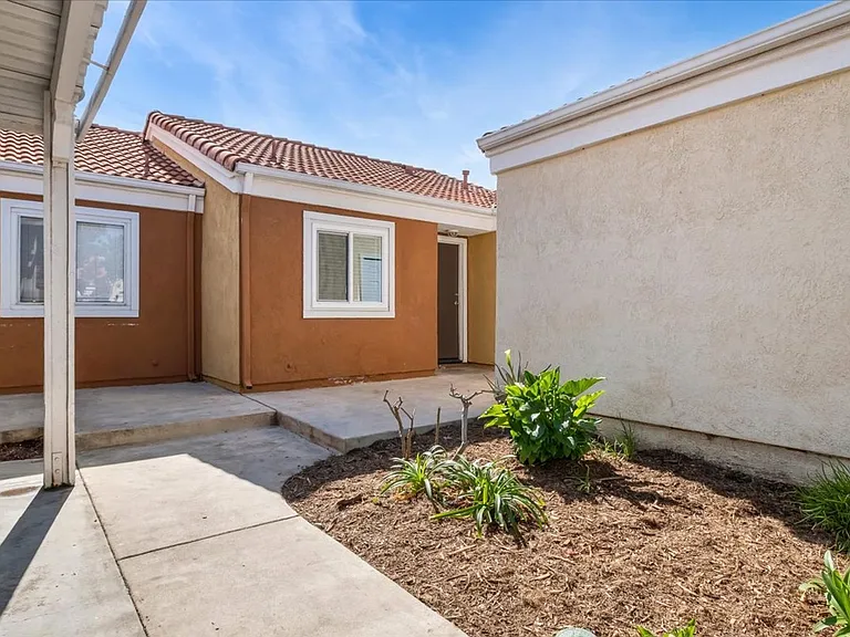 Concord Villas Patio Homes - Riverside, CA — Photo 54