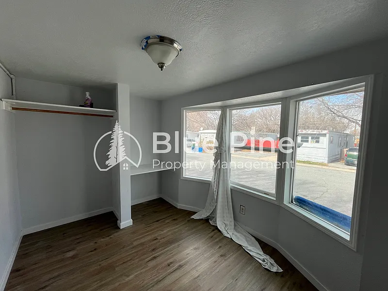 Building Photo - 925 Wilson Ave #23