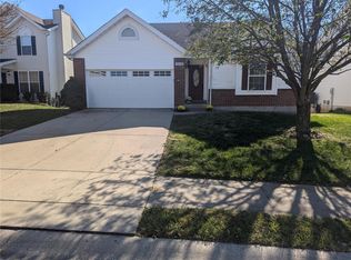 2695 Brookmeadow Dr, Belleville, IL 62221