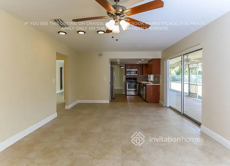 12758 Guilford Cir — Photo 2