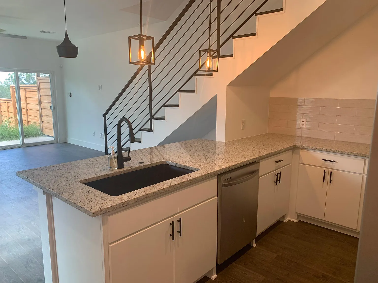 3 bed, 2.5 bath, 1451 sqft, $1,999 — Photo 4