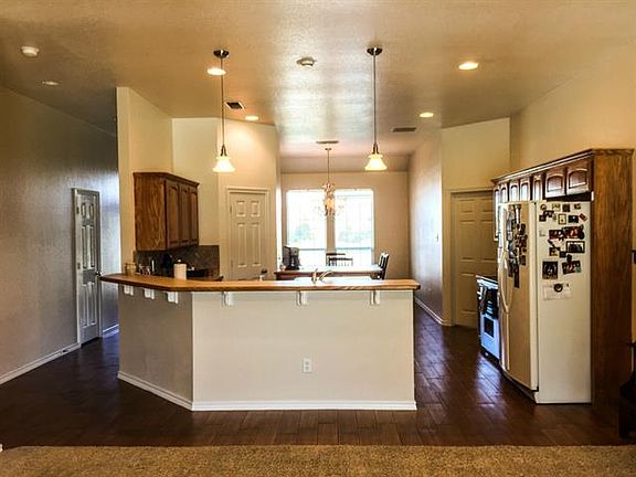 3rd image of 1020 Greenbriar Ct