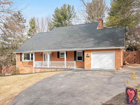 2nd image of 1411 Hillcrest Dr