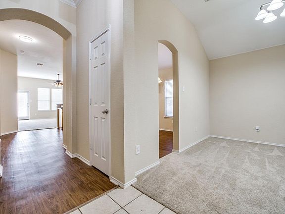 2nd image of 1011 Grimes Dr