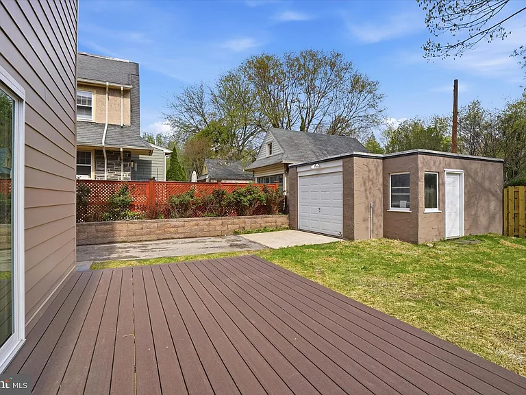 425 Grove Pl — Photo 6