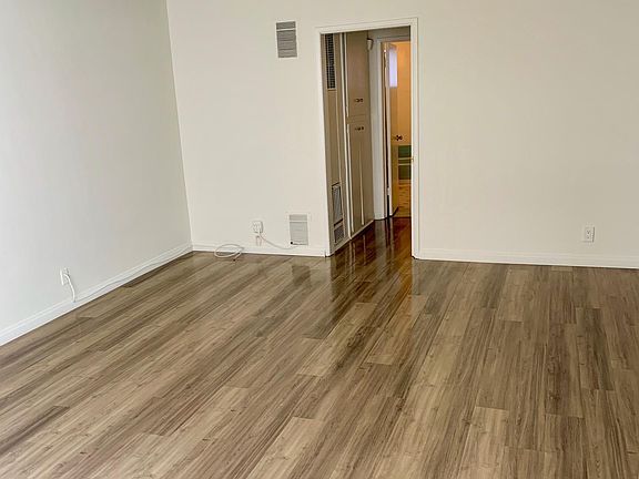 3rd image of 924 N Stanley Ave