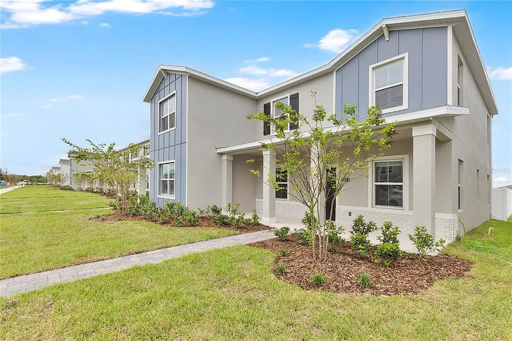 3 bed, 2.5 bath, 1755 sqft, $2,400 — Photo 2