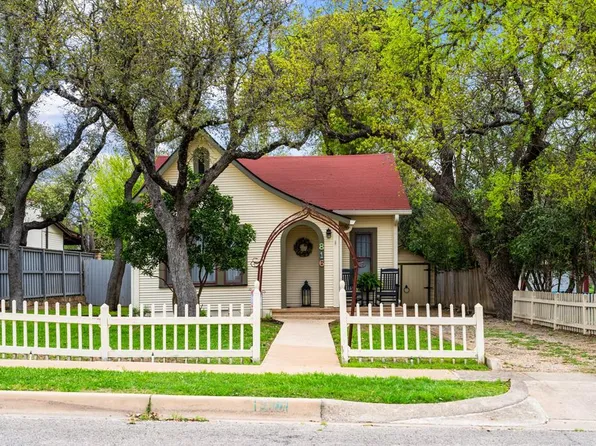 816 Wheless Ave N, Kerrville, TX 78028