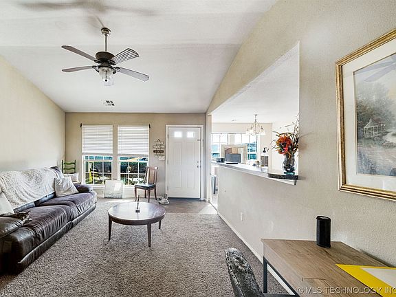 4th image of 3508 E Vail St