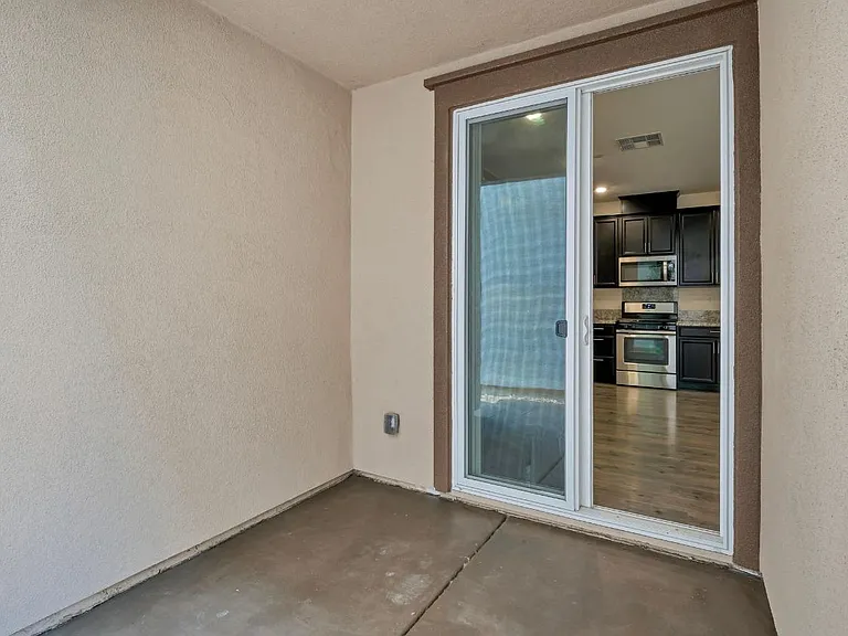 11030 International Dr — Photo 15
