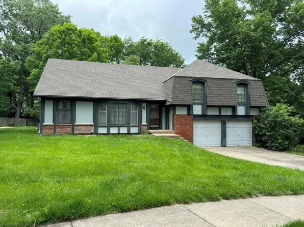 8100 NW Twin Oaks Dr, Kansas City, MO 64151