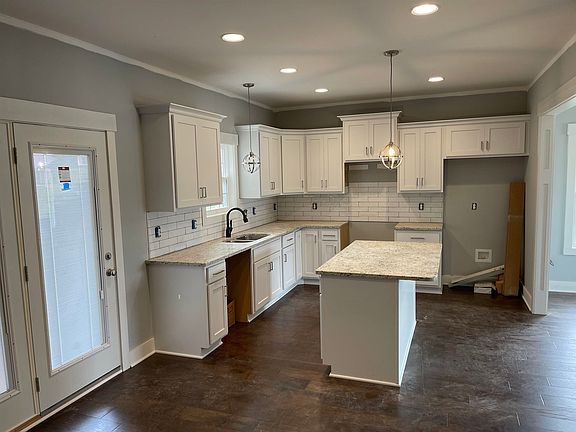 5th image of 525 Montrose Dr