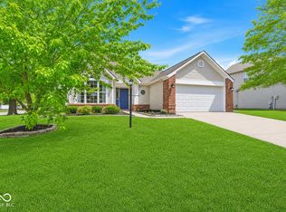 8940 Woodlark Dr, Fishers, IN 46038