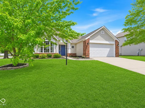 8940 Woodlark Dr, Fishers, IN 46038