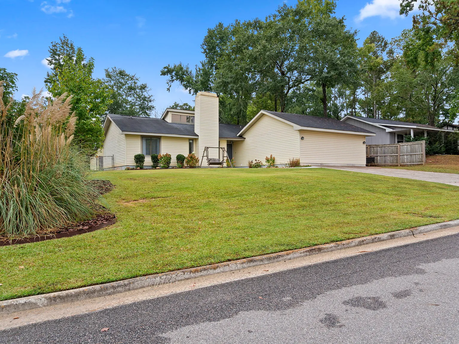 3 bed, 1800 sqft, $2,190 — Photo 3