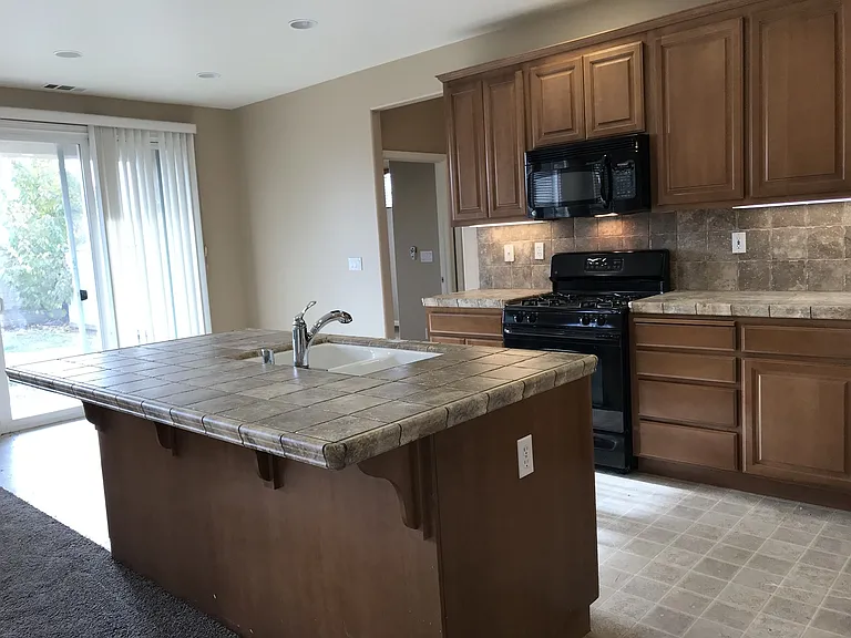 1235 Bluegrass Ct — Photo 15