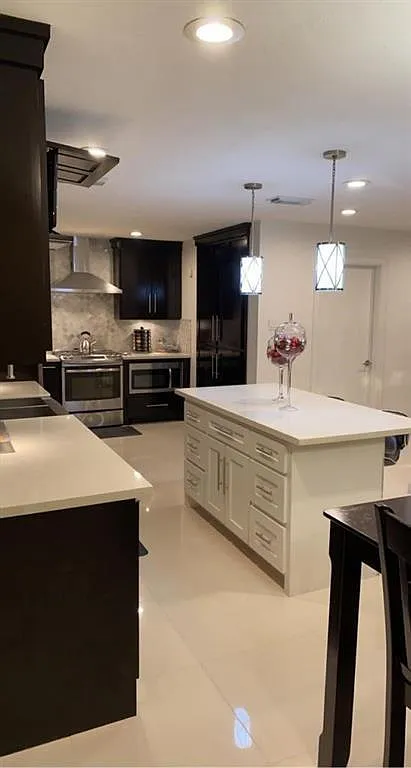 3 bed, 2.5 bath, 2286 sqft, $2,700 — Photo 4