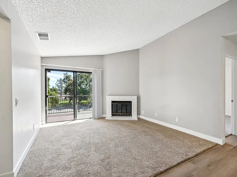 Acacia Park Apartments — Photo 18