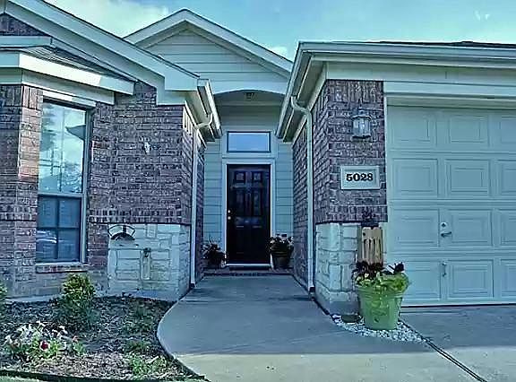 Front house entry with transom window
