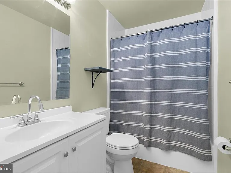 1268 Delbert Ave — Photo 7
