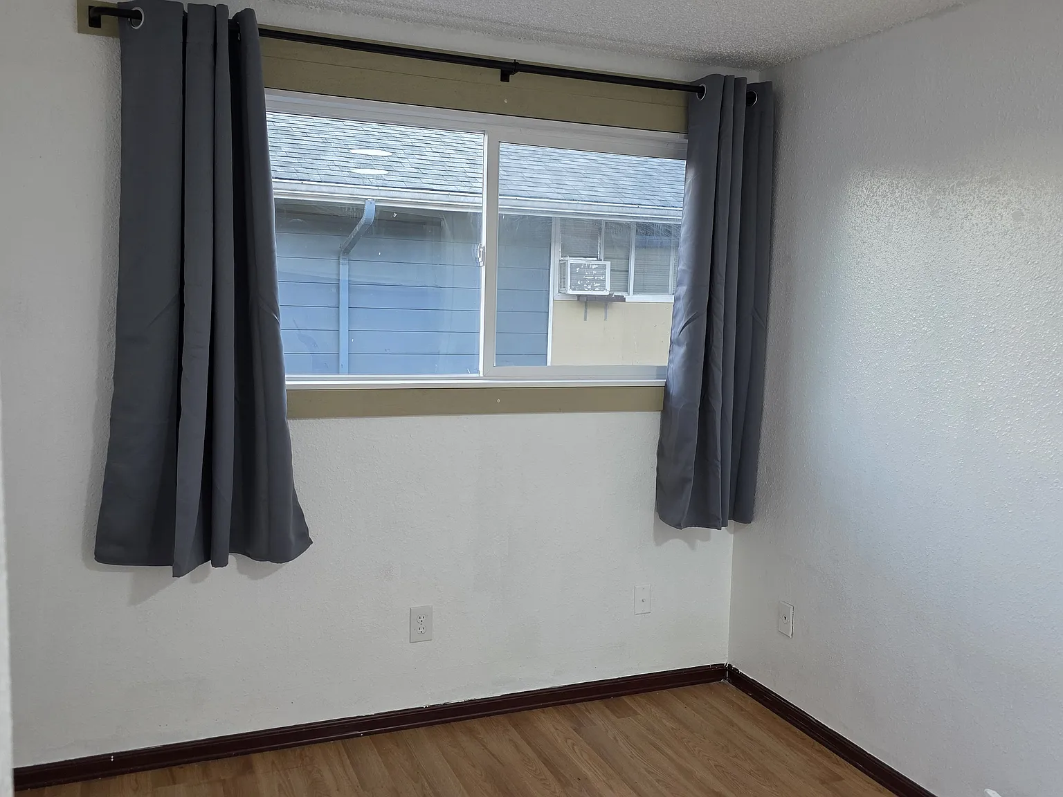 2 bed, 1010 sqft, $1,400 — Photo 3