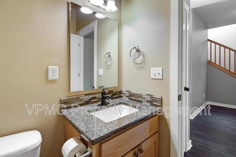 3 bed, 2.5 bath, 1593 sqft, $2,395 — Photo 3