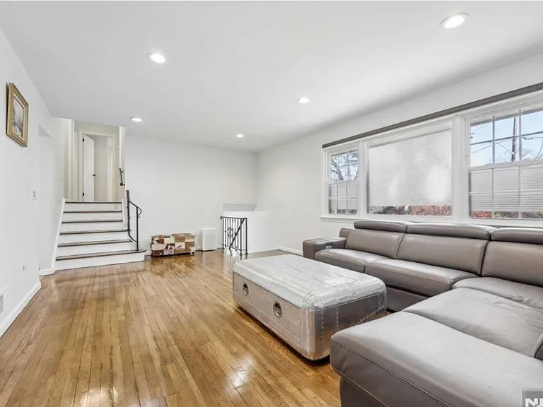 10 Julia St — Photo 5