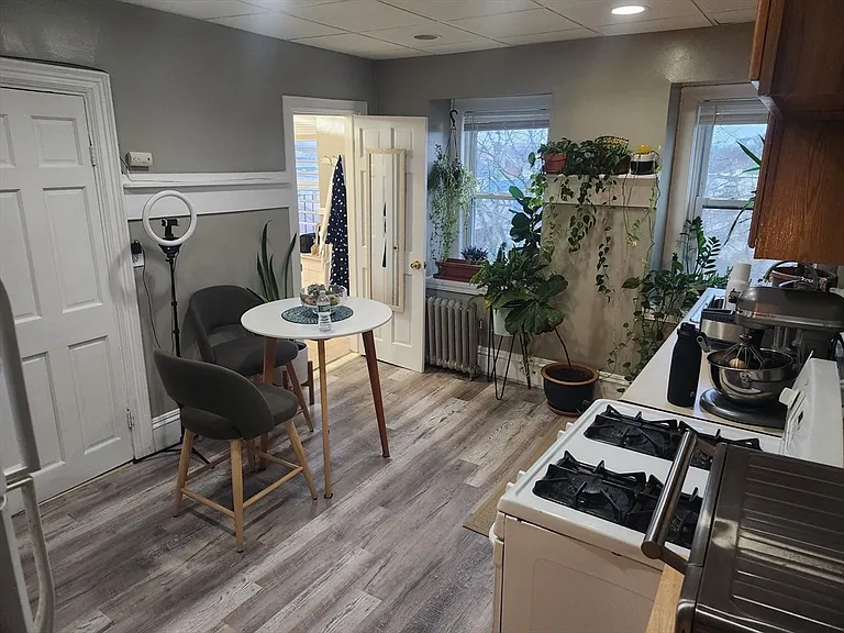 100 Pleasant St #4 — Photo 3