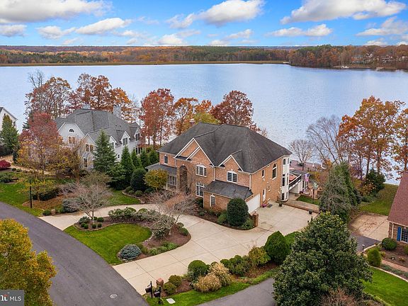 3rd image of 10814 Perrin Cir