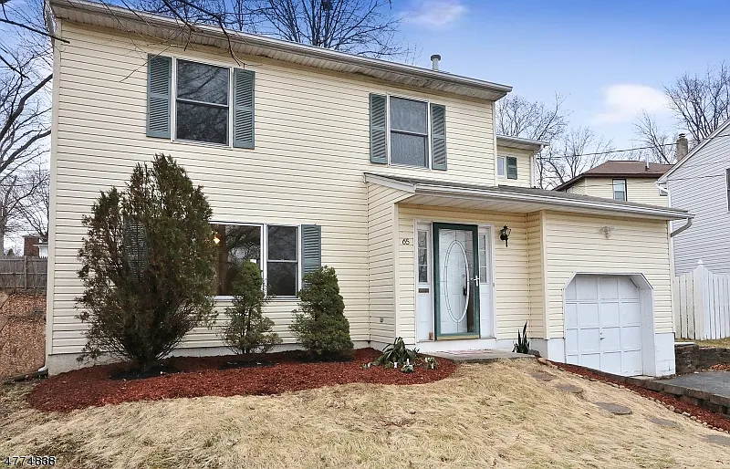 65 Hoffman Ave photo 1