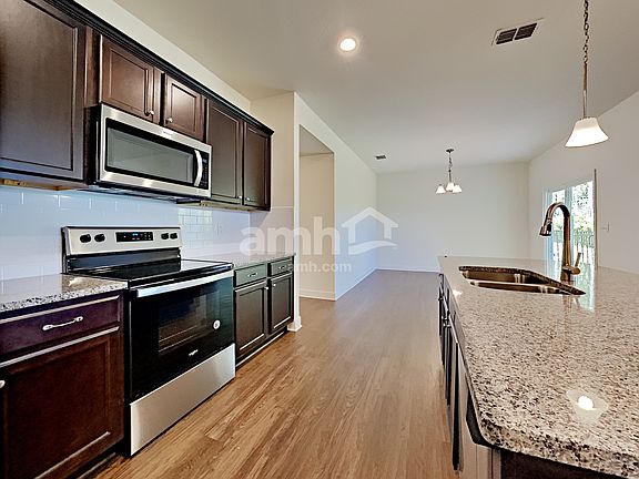 3rd image of 481 Sandstone Dr