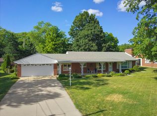1912 Owens Dr, Bloomington, IL