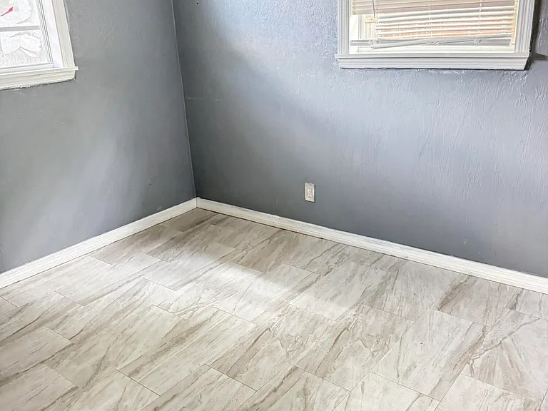 552 S Caroline St — Photo 9