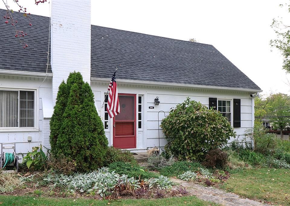 2nd image of 2998 Losantiridge Ave