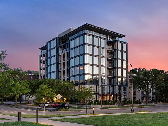 2nd image of 301 Kenwood Pkwy APT 600