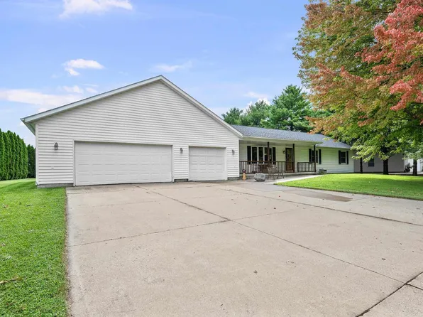 13109 83rd Ave, Blue Grass, IA 52726