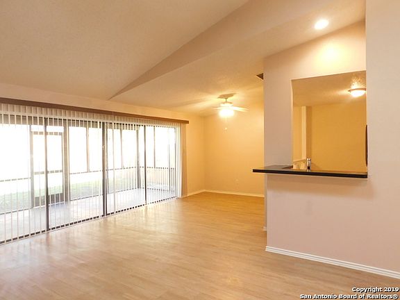 4th image of 3321 Meadow Head Dr