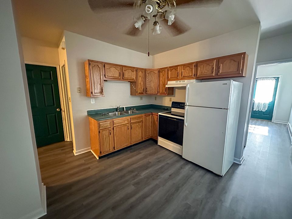 2nd image of 131 N Mulberry St #1