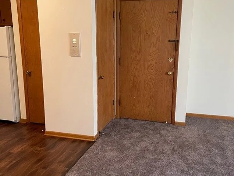 Garden Circle Apartments — Photo 16