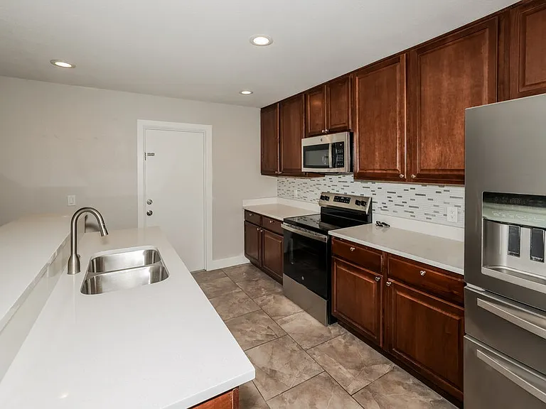 8737 W Bluefield Ave — Photo 8