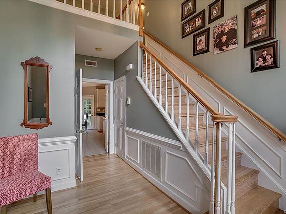 4th image of 9198 Stephens Manor Dr